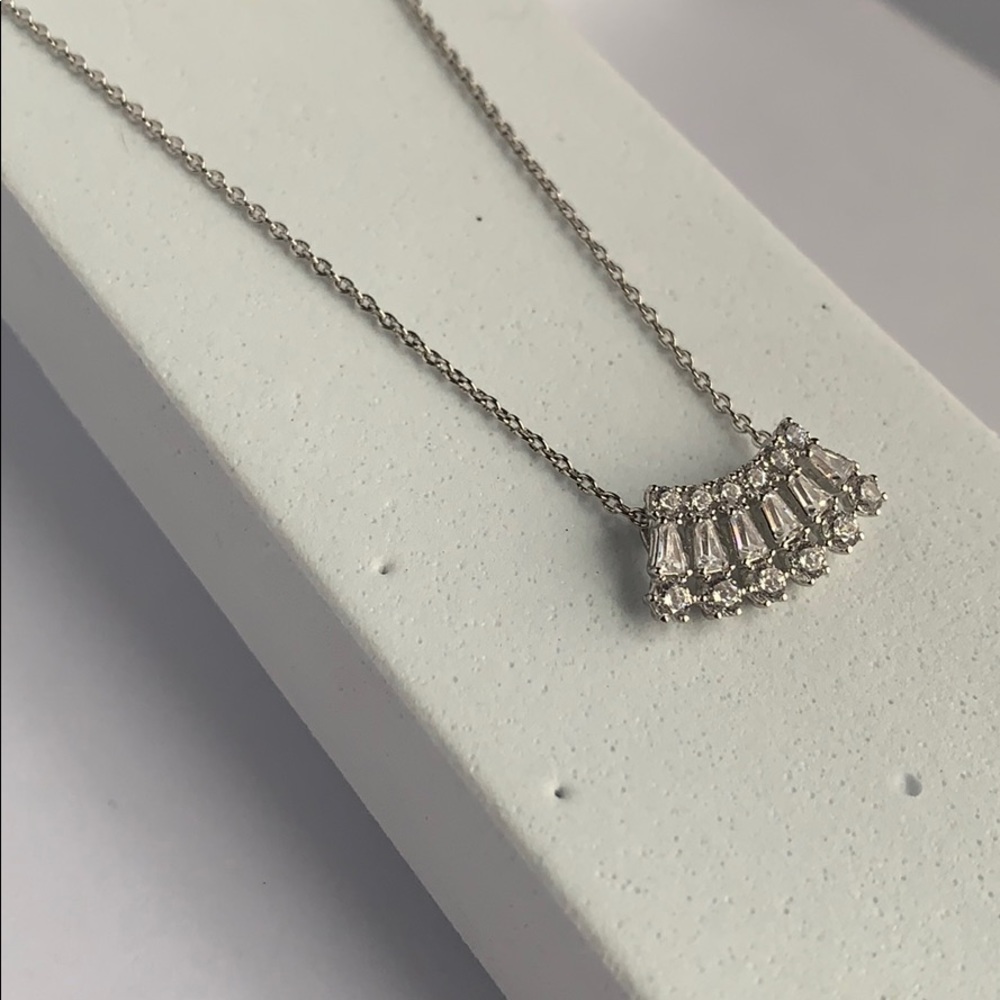 NADRI SILVER NECKLACE!!